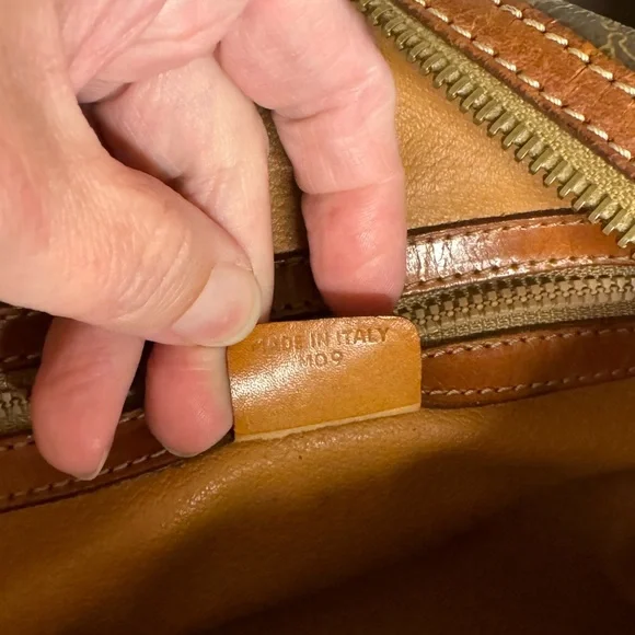 CELINE Vintage Crossbody 🎉(unbranded strap) - Picture 9 of 13